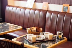 Desayuno continental todos los días (con cargo)