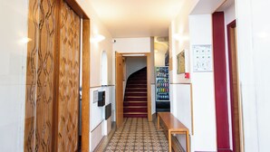 Unclassified image, 5 of 28, button - Hôtel Marignan (Paris)
