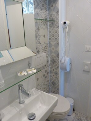 Double Room, Private Bathroom | Select Comfort beds, desk, WiFi (free), bed sheets - Hôtel Marignan (Paris)