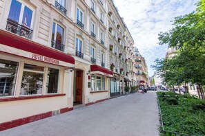 Property entrance - Hôtel Marignan (Paris)