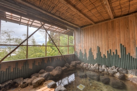 Hot springs. Futarishizuka Hakuun