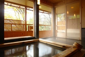 Indoor spa tub - Futarishizuka Hakuun (Takayama)