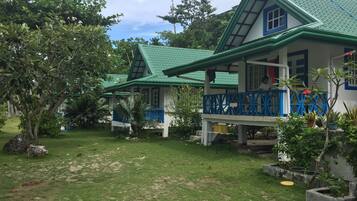 Duplex AC Sea View | In-room safe, desk