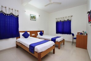 In-room safe, soundproofing, iron/ironing board, free WiFi