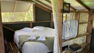 Egyptian cotton sheets, premium bedding, in-room safe