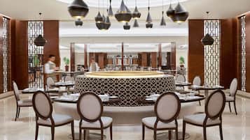 Desayuno buffet (SAR 90 por persona)