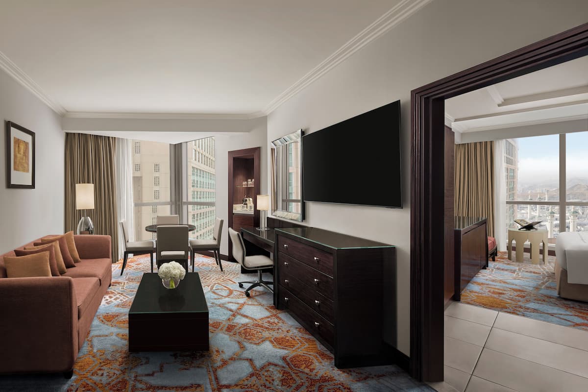 Junior Suite (Haram Partial View) | Living area