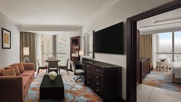 Junior Suite (Haram Partial View) | Living area