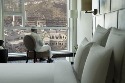 Habitación Premier, 1 cama de matrimonio grande (Kaaba) | Ropa de cama hipoalergénica, caja fuerte, escritorio y cortinas opacas