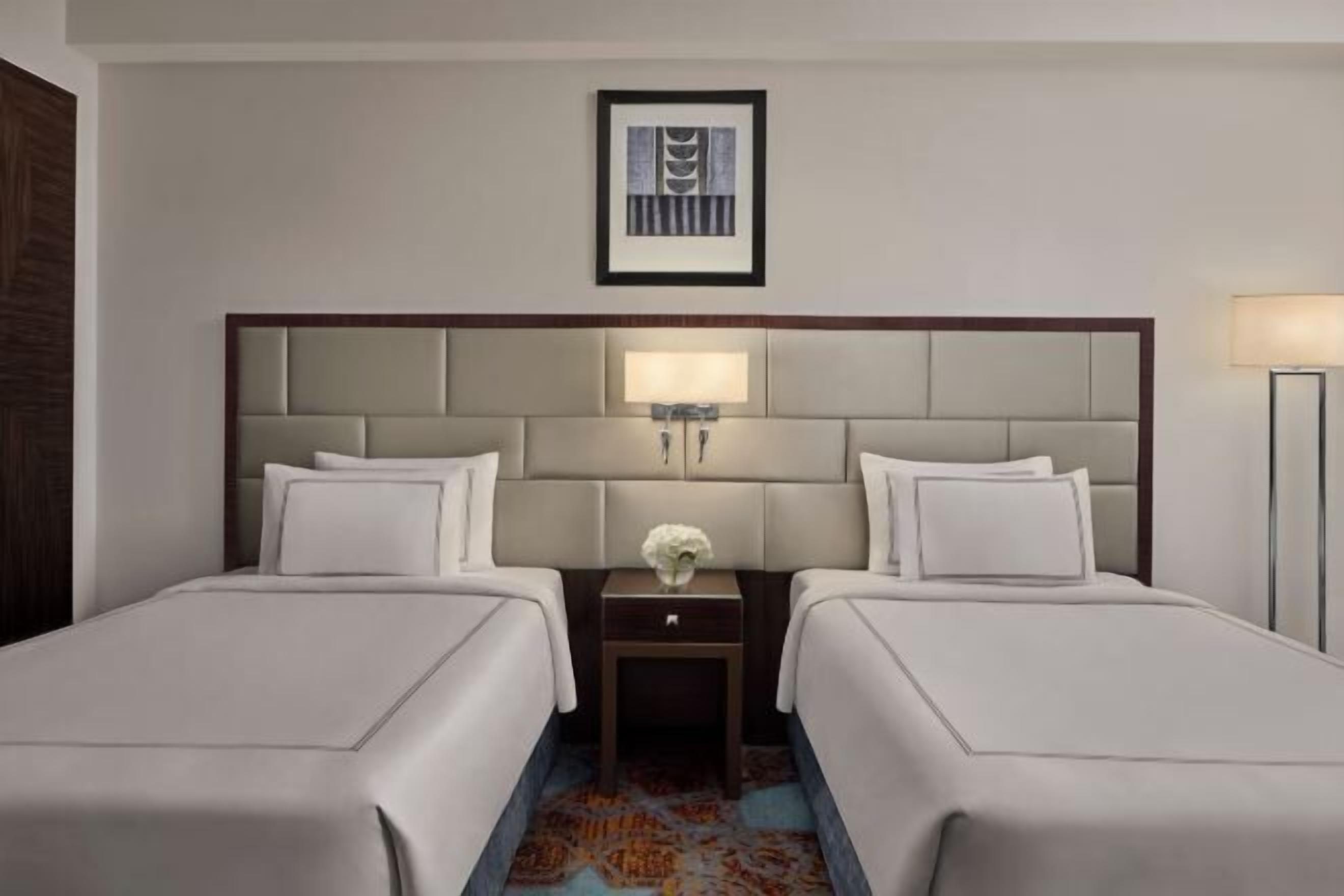 Hypo-allergenic bedding, in-room safe, desk, blackout curtains