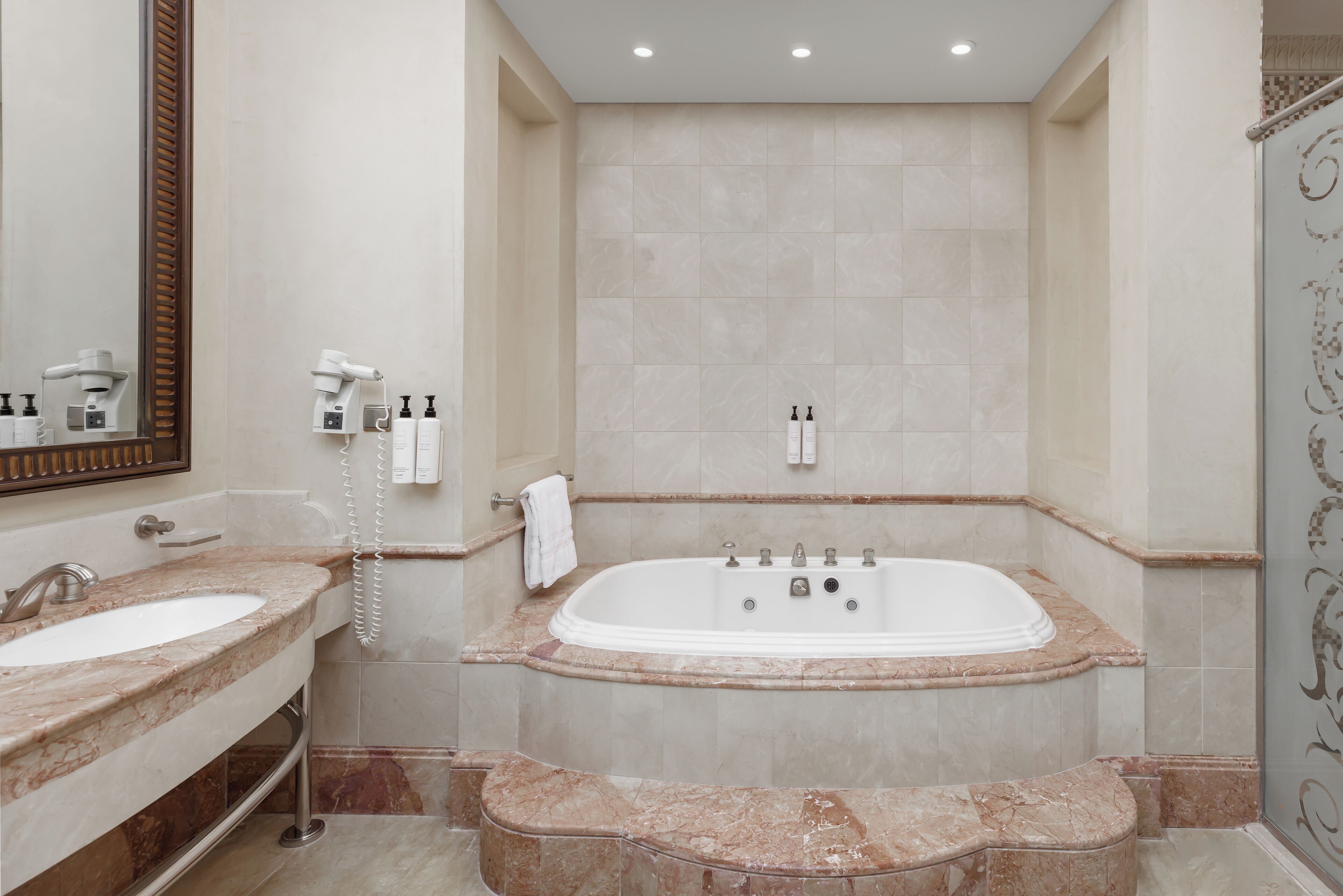 royal suite (kaaba view) | bathroom | combined shower/bathtub, hydromassage showerhead, free toiletries