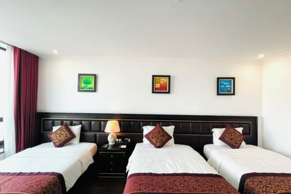 Minibar, két bảo mật tại phòng, bàn 