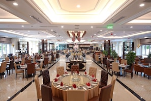 2 restaurants, spĂ©cialitĂ©s Cuisine de lâEurope de lâEst