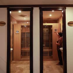 Sauna, Whirlpool, Dampfbad, Körperbehandlungen, Warmsteinmassagen