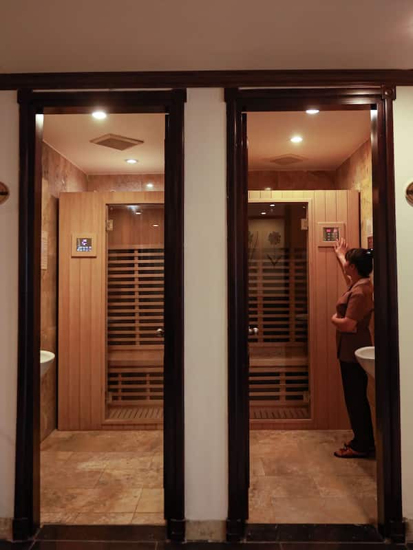 Sauna, tina de hidromasaje, baño de vapor y tratamientos corporales