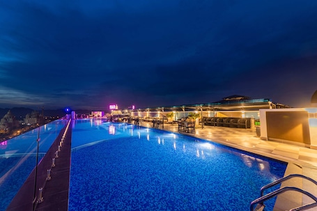 Outdoor pool, pool umbrellas, sun loungers