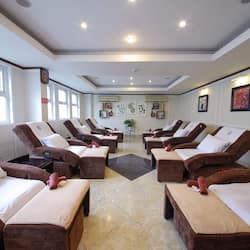 Sauna, tina de hidromasaje, baño de vapor y tratamientos corporales