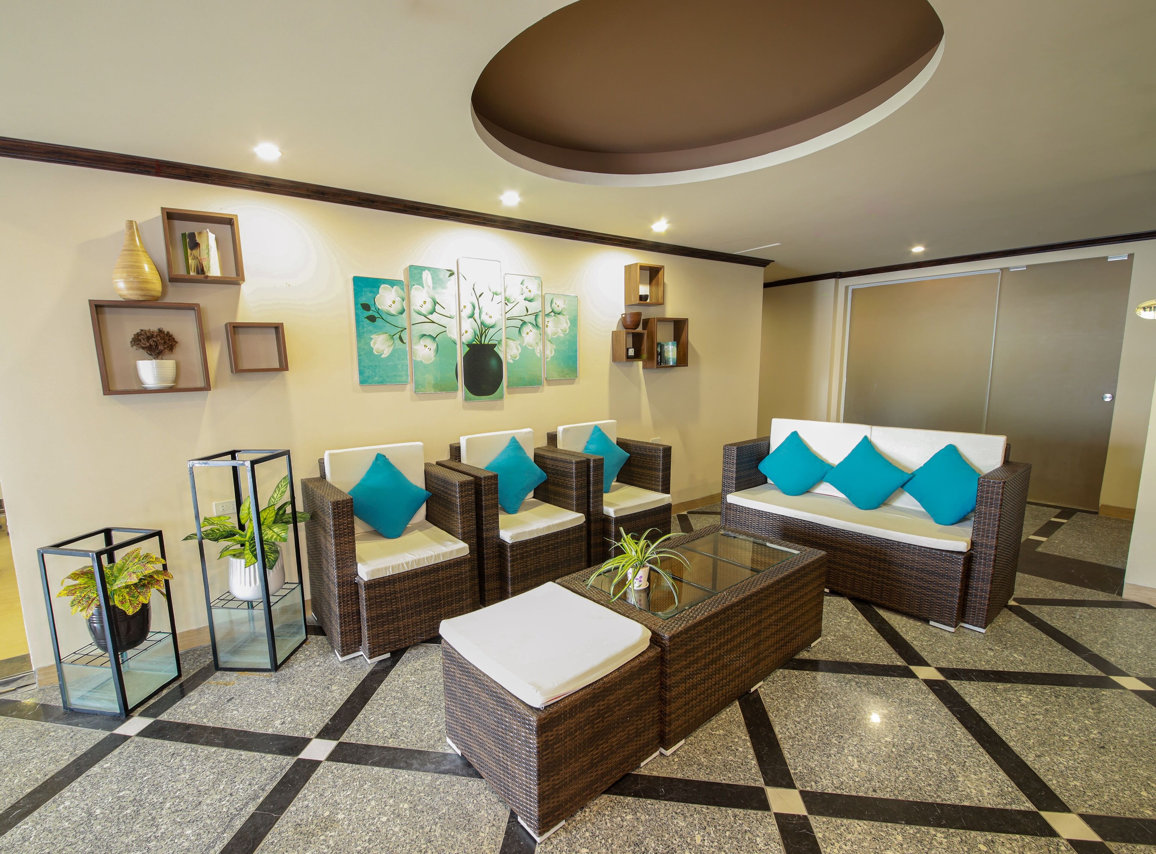 sauna, hot tub, steam room, body treatments, hot stone massages