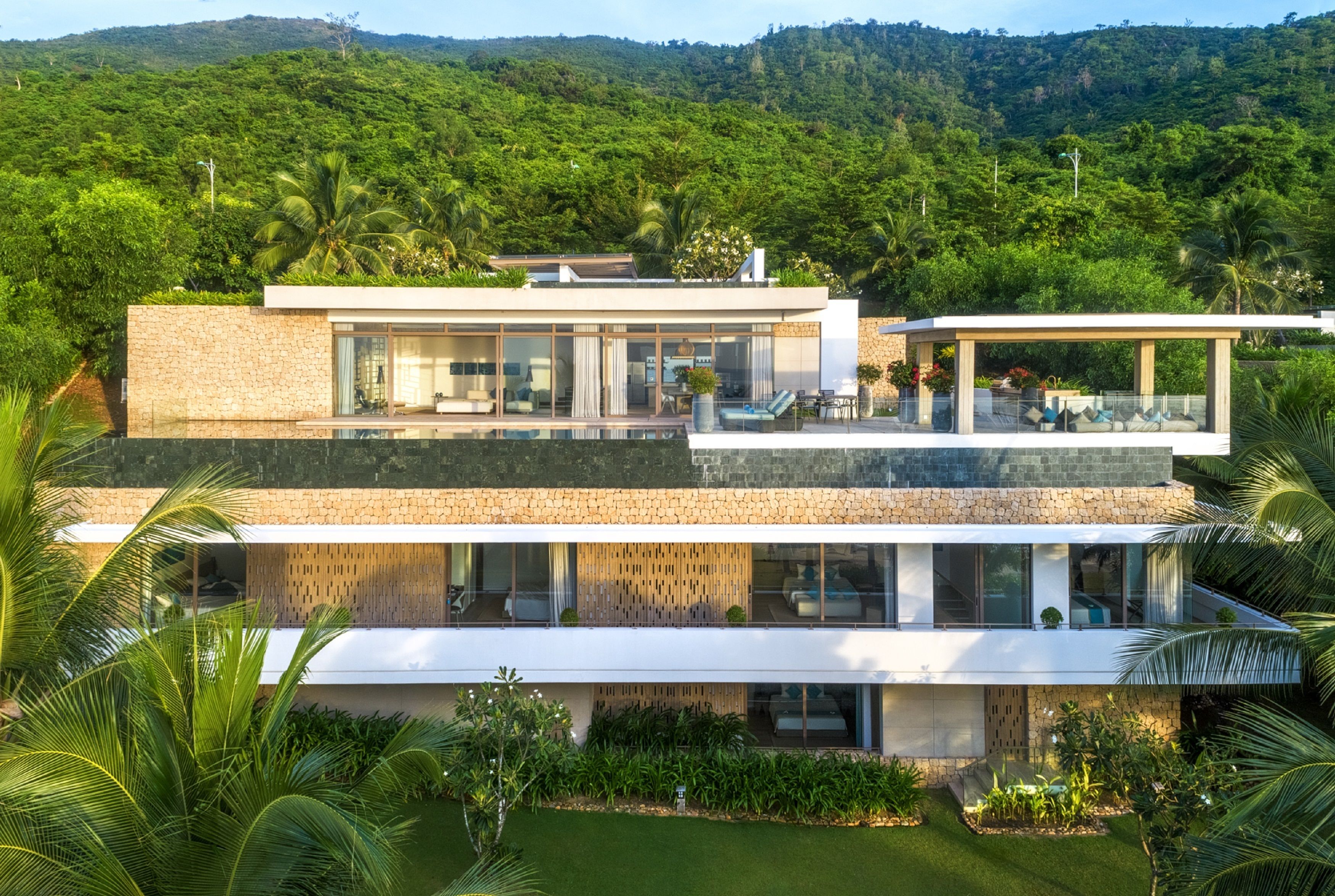Mia Luxury Five-Bedroom Residence (Check-in from 3PM, Check-out till 11AM)