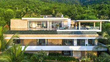 Mia Luxury Five-Bedroom Residence (Check-in from 3PM, Check-out till 11AM)