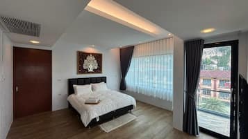 Phranang Place Family Suite | Seprai antialergi, brankas, meja kerja, dan Wi-Fi gratis