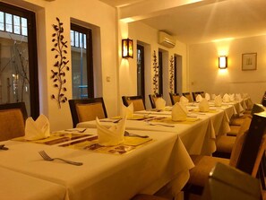 Servizio di colazione, pranzo e cena