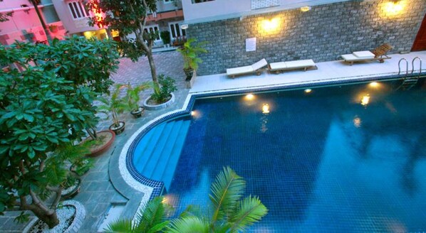 Outdoor pool, pool loungers