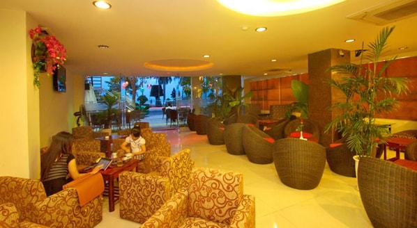 Breakfast area - Luxury Nha Trang Hotel (Nha Trang)