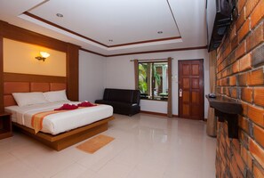 Deluxe Bungalow | In-room safe, soundproofing, free WiFi, bed sheets - Lanta Riviera Resort (Ko Lanta)