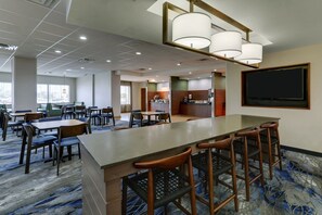 Restaurant - Fairfield Inn & Suites Hutchinson (Hutchinson)