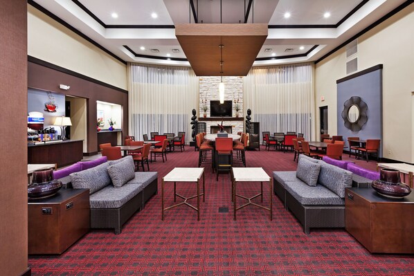 A hotel lobby with a central seating area, a bar, and a television. - Holiday Inn Express & Suites Duncan by IHG (Duncan)