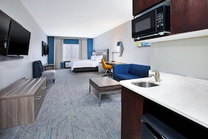 Suite, 1 King Bed with Sofa bed | Premium bedding, desk, blackout drapes, iron/ironing board - Holiday Inn Express & Suites Duncan by IHG (Duncan)