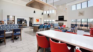 Desayuno de autoservicio incluido todos los días