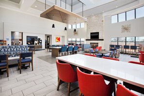 Sudah termasuk sarapan ambil sendiri setiap hari