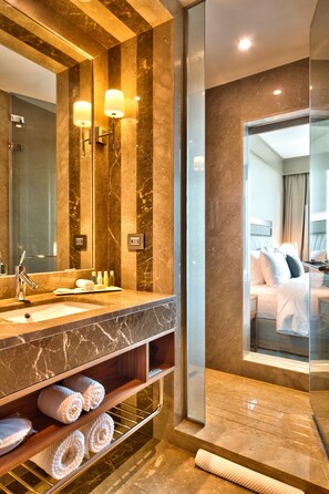 Bathroom - Renaissance Istanbul Polat Bosphorus Hotel (Istanbul)