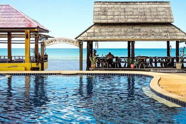 Breakfast, lunch, dinner served; beach views