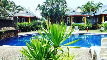 2 outdoor pools, sun loungers