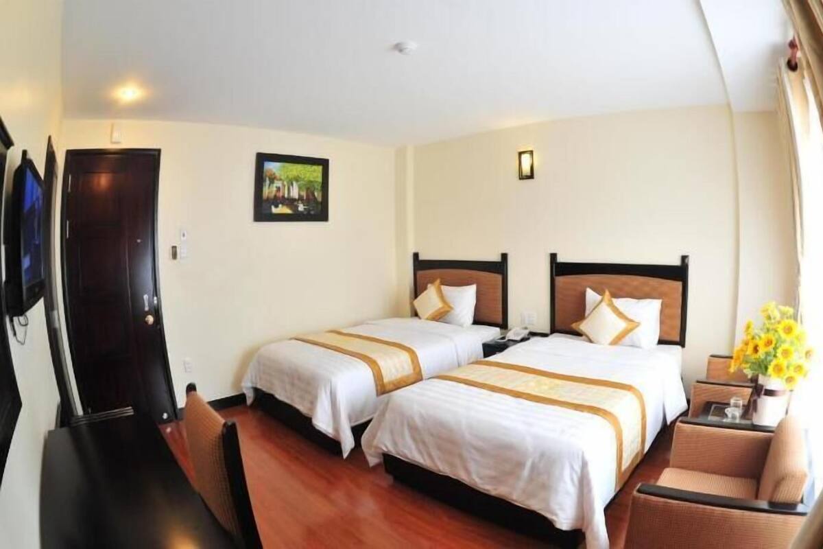 Minibar, caja de seguridad en la habitación, wifi gratis y ropa de cama