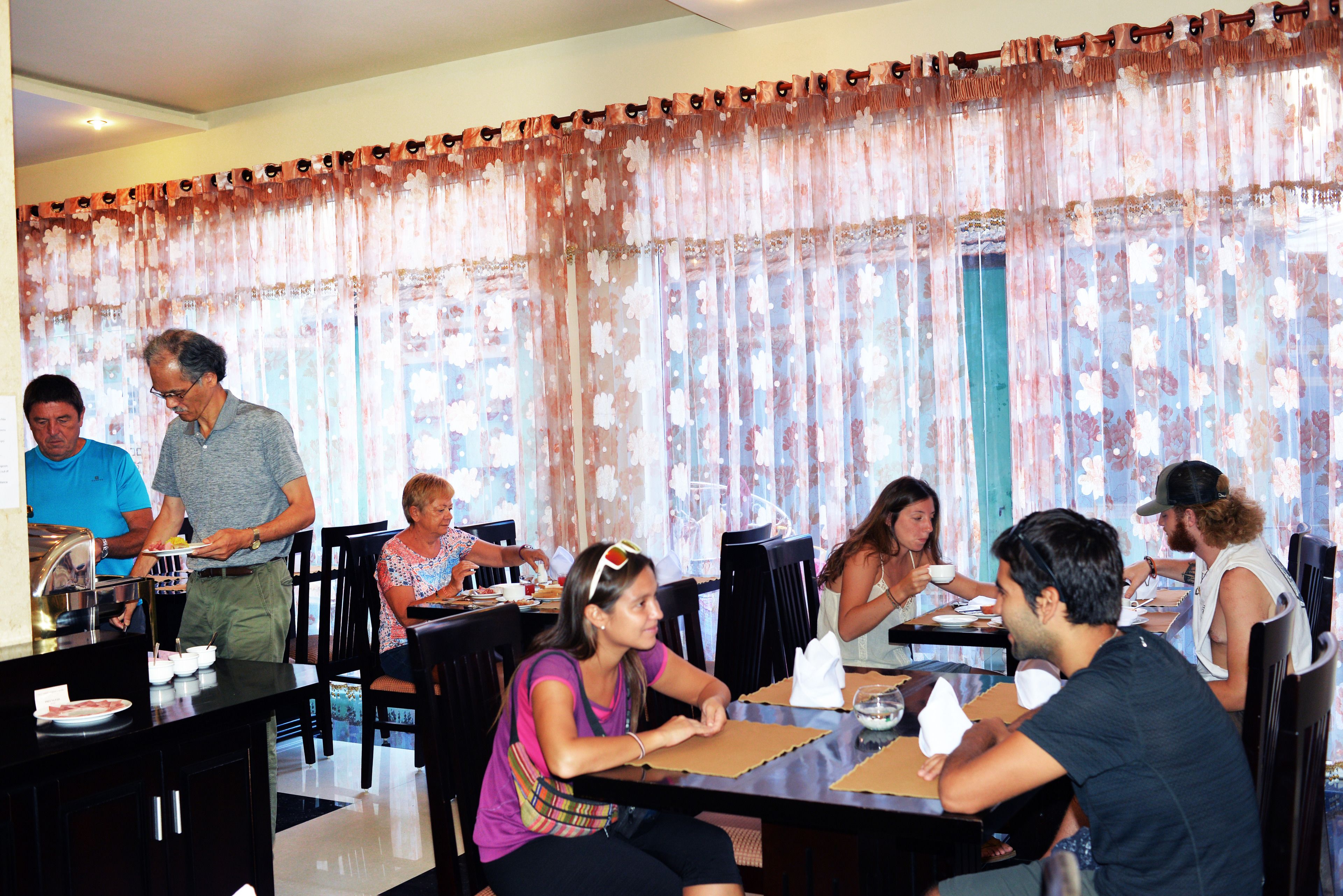 breakfast, lunch and dinner served