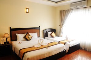 Suite, 1 Double Bed | Minibar, in-room safe, free WiFi, bed sheets - Than Thien Friendly Hotel (Hue)