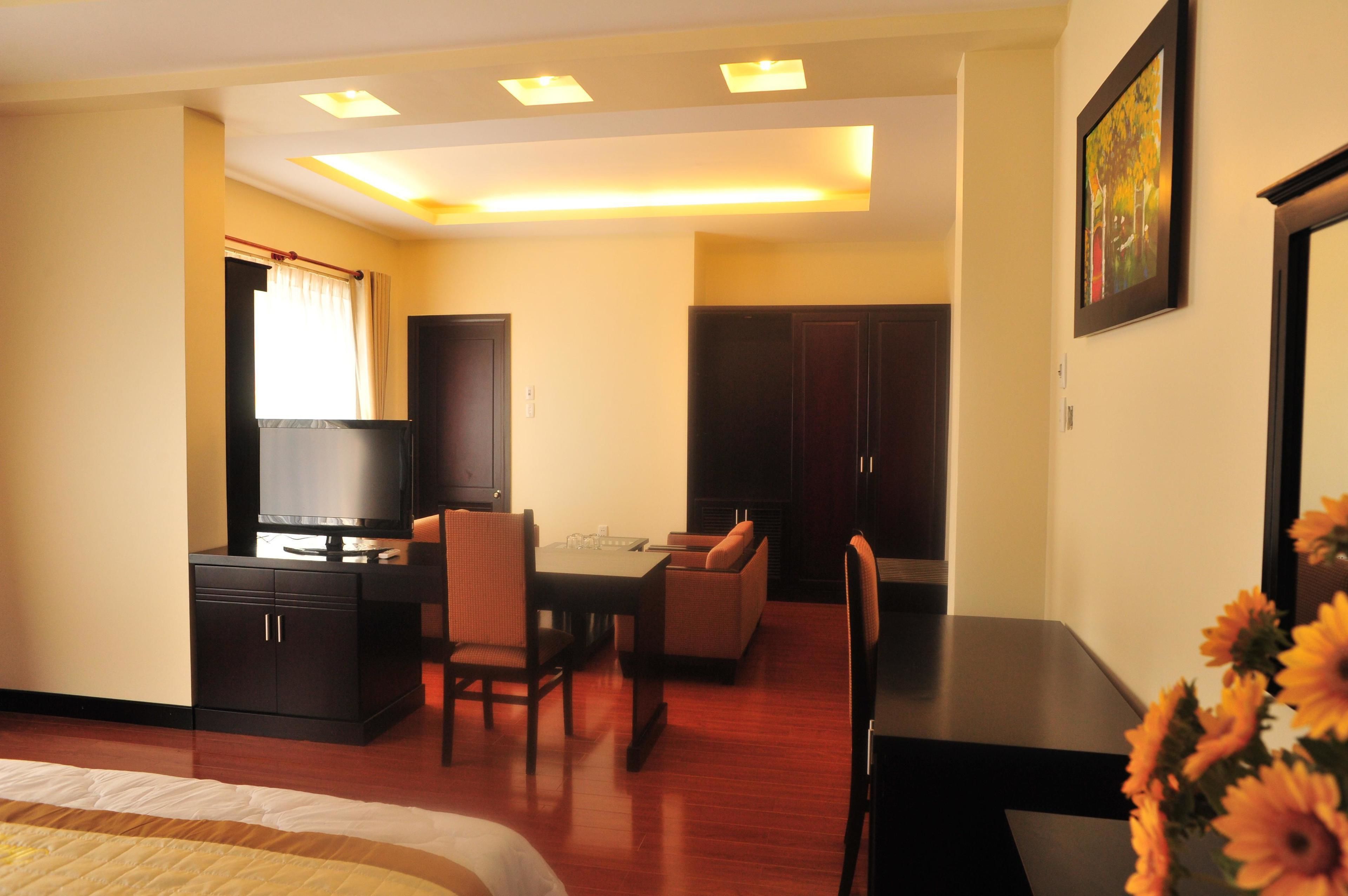 suite, 1 double bed | minibar, in-room safe, free wifi, bed sheets