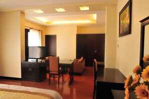 Suite, 1 Double Bed | Minibar, in-room safe, free WiFi, bed sheets - Than Thien Friendly Hotel (Hue)