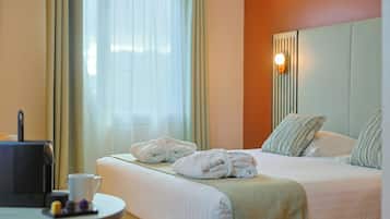 Premium bedding, in-room safe, desk, laptop workspace