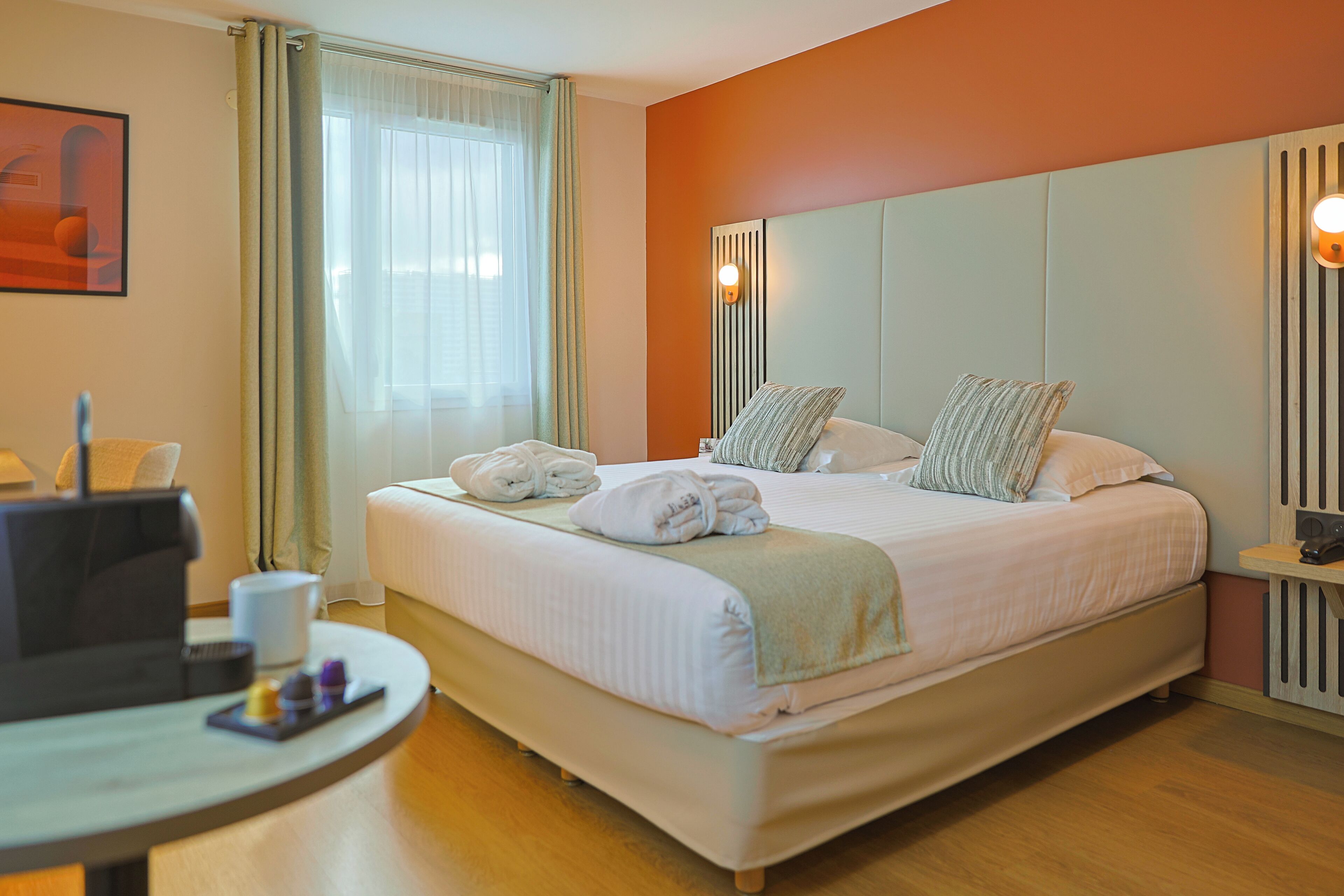 Chambre Double Supérieure | Literie de qualité supérieure, coffres-forts dans les chambres, bureau