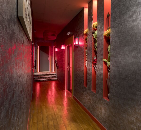 Interior entrance - Hotel Ambre (Paris)