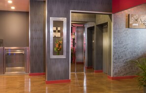 Interior entrance - Hotel Ambre (Paris)