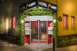 Front of property - Hotel Ambre (Paris)