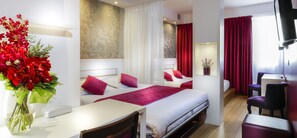 Royal Suite | Egyptian cotton sheets, premium bedding, memory foam beds, in-room safe - Hotel Ambre (Paris)