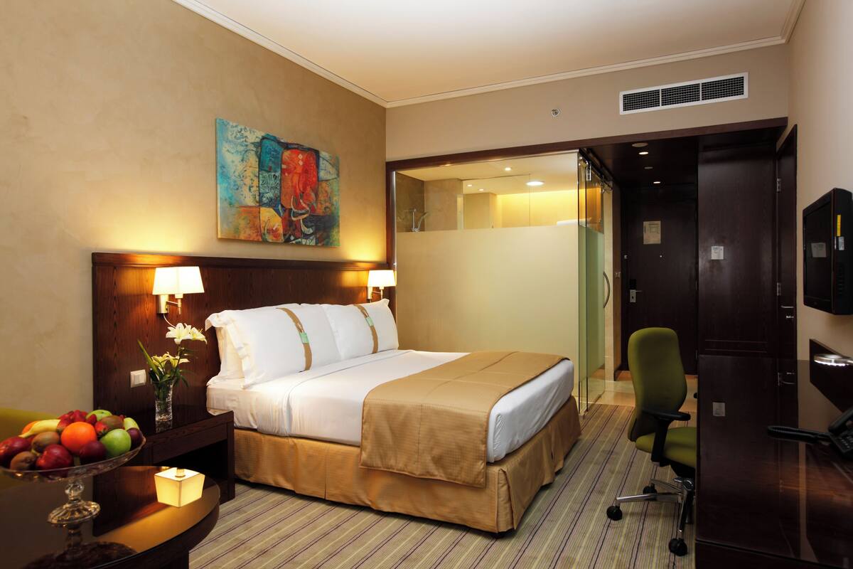 Minibar, in-room safe, desk, laptop workspace