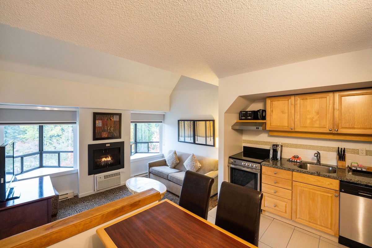 Loft, 1 Queen Bed with Sofa bed, Mountainside | 1 bedroom, hypo-allergenic bedding, iron/ironing board, free WiFi